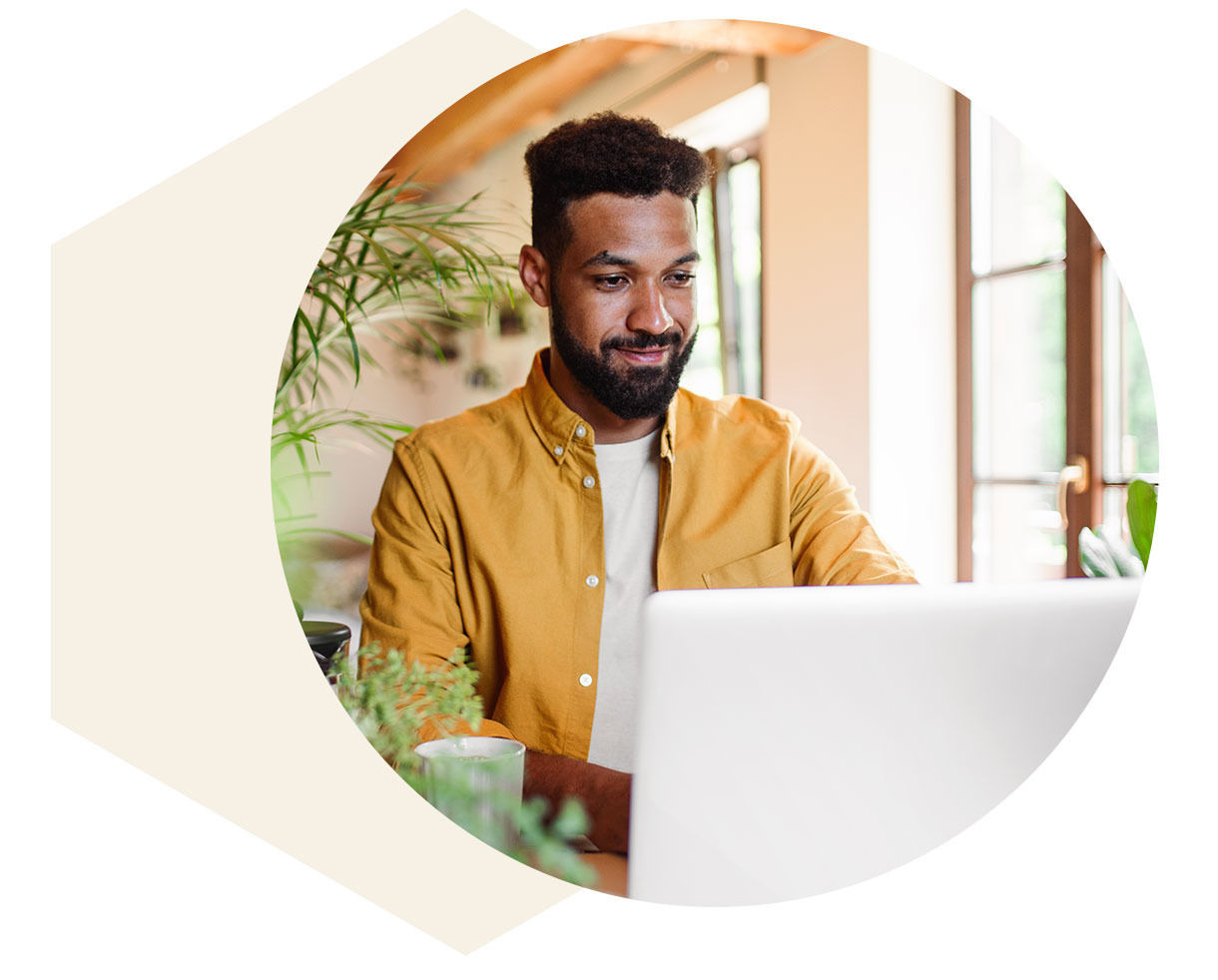 man doing an e-learning