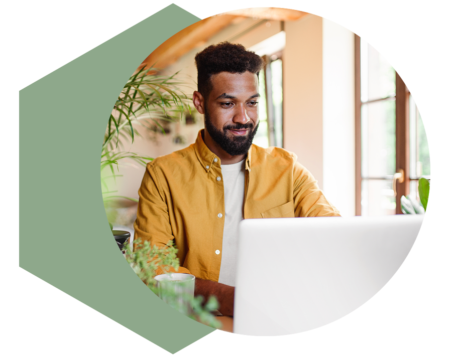 man doing e-learning