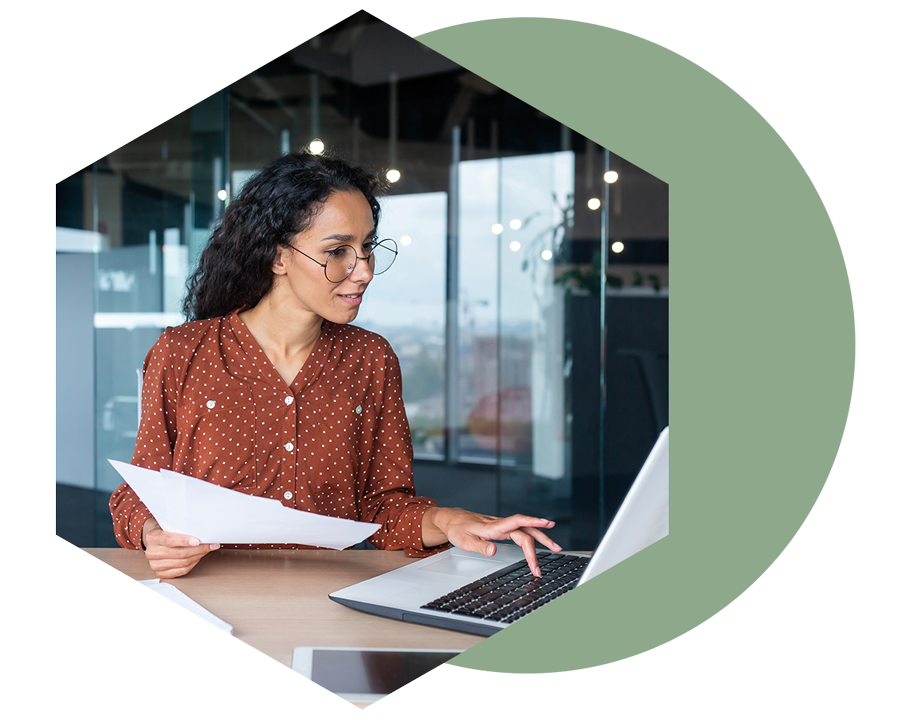 woman doing an e-learning